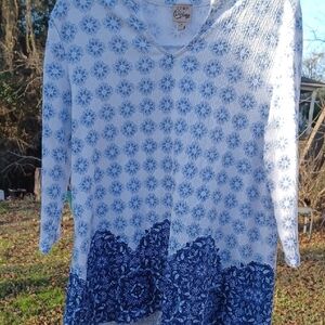 Como Vintage Floral Blue and White Long Sleeve Top